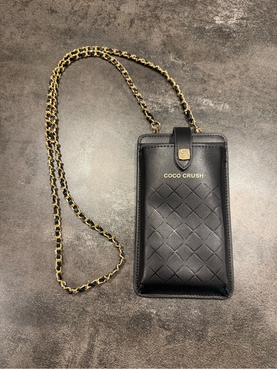 CHANEL Handbags - Chanel Beauty Coco Crush Phone Crossbody Bag